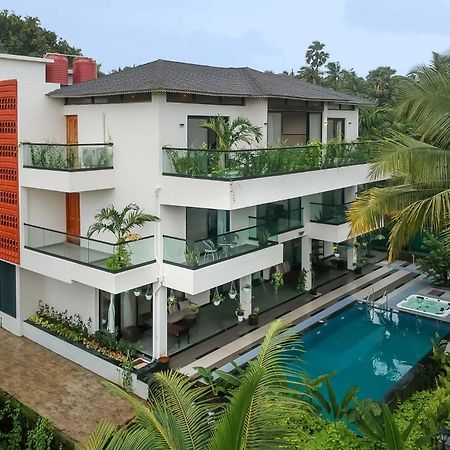 Villa Sereno By Stayvista - An Elegant And Entertaining Retreat Featuring A Swimming Pool, Outdoor Jacuzzi, Modern Interiors, And A Snooker Table Алибаг Экстерьер фото