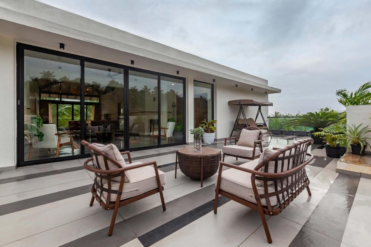 Villa Sereno By Stayvista - An Elegant And Entertaining Retreat Featuring A Swimming Pool, Outdoor Jacuzzi, Modern Interiors, And A Snooker Table Алибаг Экстерьер фото