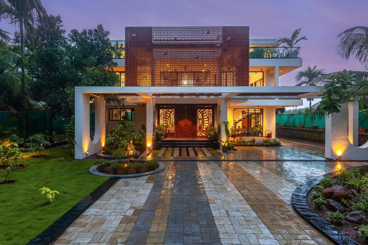 Villa Sereno By Stayvista - An Elegant And Entertaining Retreat Featuring A Swimming Pool, Outdoor Jacuzzi, Modern Interiors, And A Snooker Table Алибаг Экстерьер фото